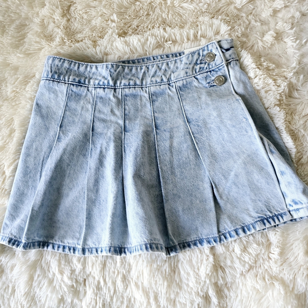 Light Wash Denim Super HIgh Rise Pleated Mini Skort size 23W